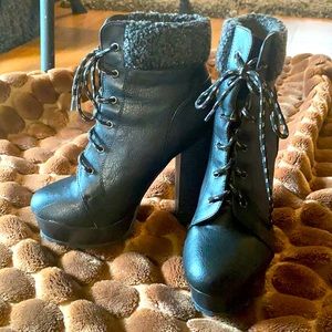 Shoe Dazzle Maysi Block Heel Platforms - Size 9